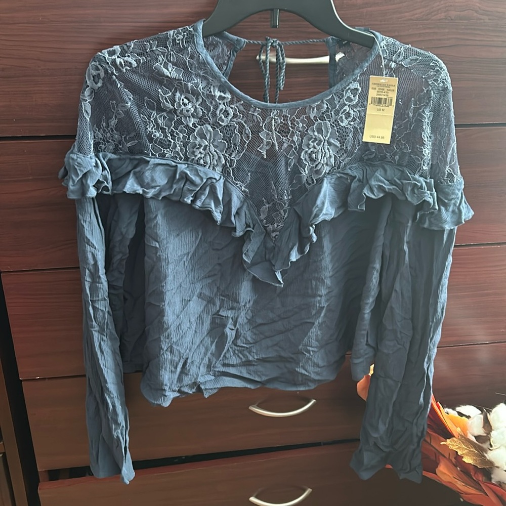American Eagle crop floral lace shirt